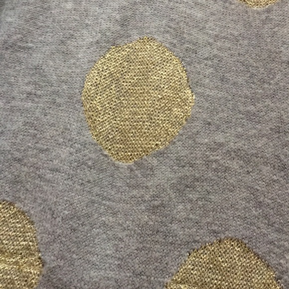 AMAZING, shirt/sweater! 💛 - Picture 3 of 3